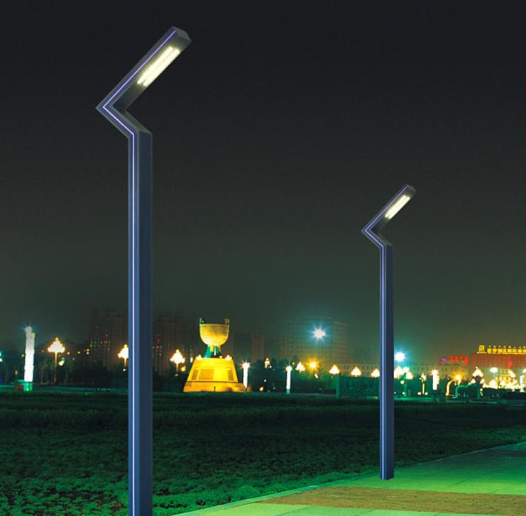Moderni ir paprasti 3–4 metrų aliumininiai poliai, skirti lauko vilų park ų kraštovaizdžio žibintui